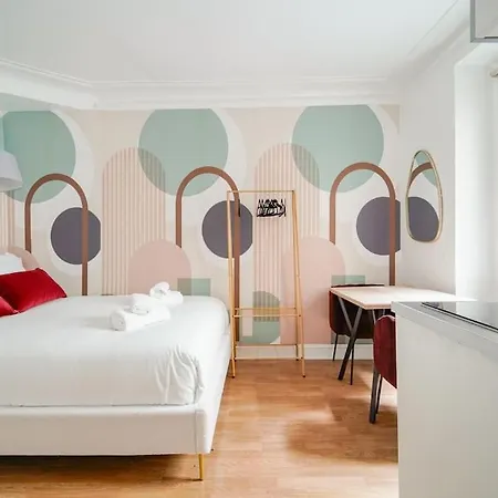 Chaleureux A Voltaire - Iv * Paris